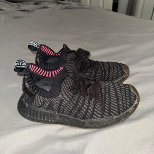 Adidas Kids/Women’s Black and Pink Sneakers
